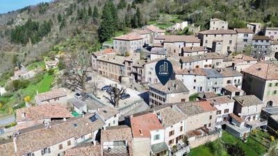 Maison - 157 m² - 8 pièces