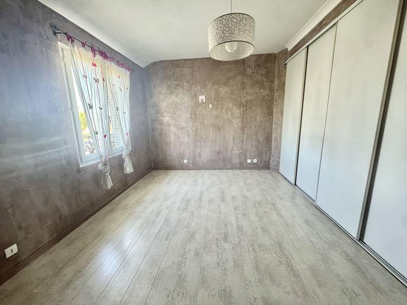 Maison traditionnelle - 147 m² - 6 pièces