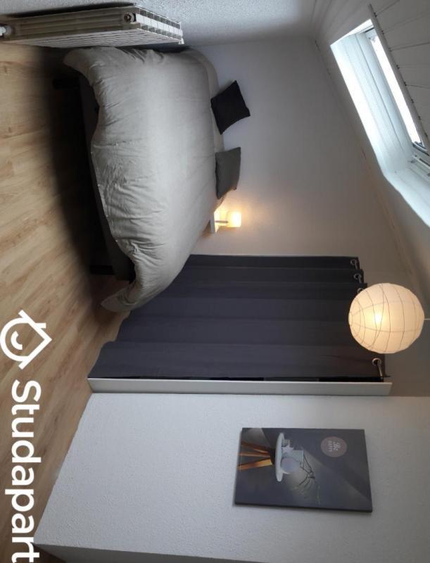 Chambre - 9 m² - 1 pièce