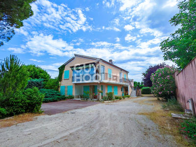 Maison - 220 m² - 5 pièces