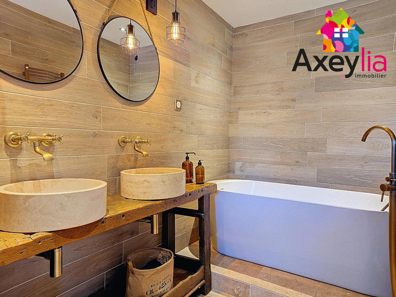 Maison - 224 m² - 6 pièces