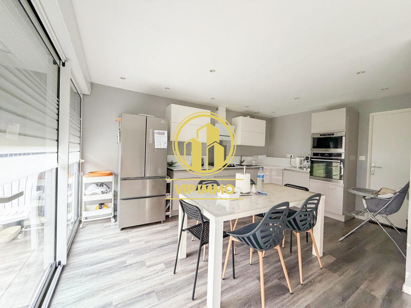 Maison - 111 m² - 7 pièces