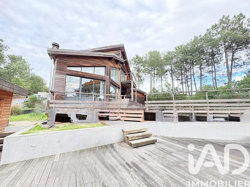 Maison - 240 m² - 9 pièces