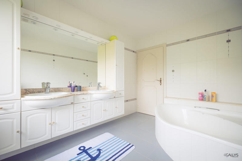 Maison - 183 m² - 7 pièces