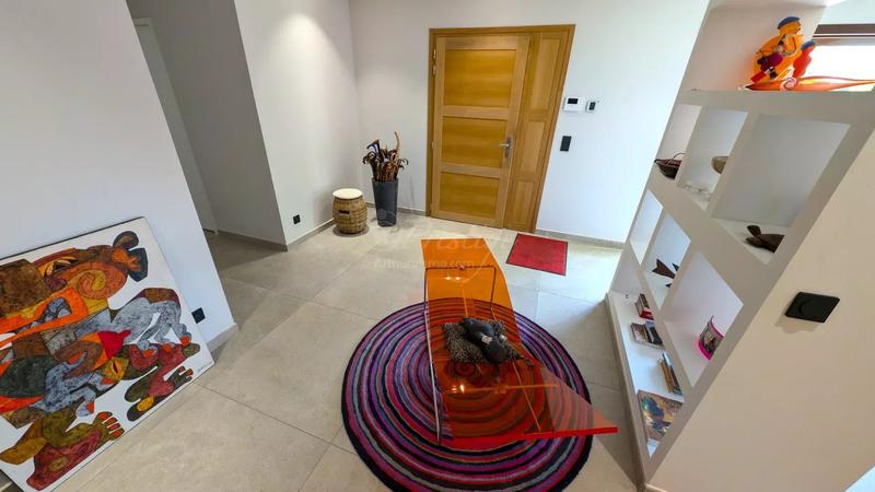 Maison - 260 m² - 7 pièces