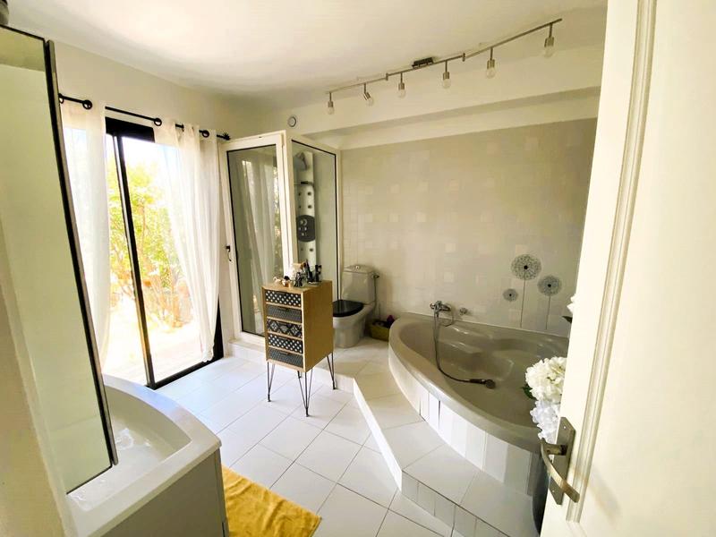 Maison - 220 m² - 6 pièces