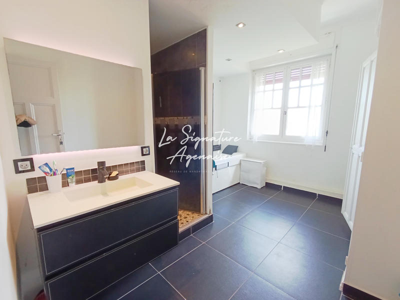 Maison - 217 m² - 7 pièces