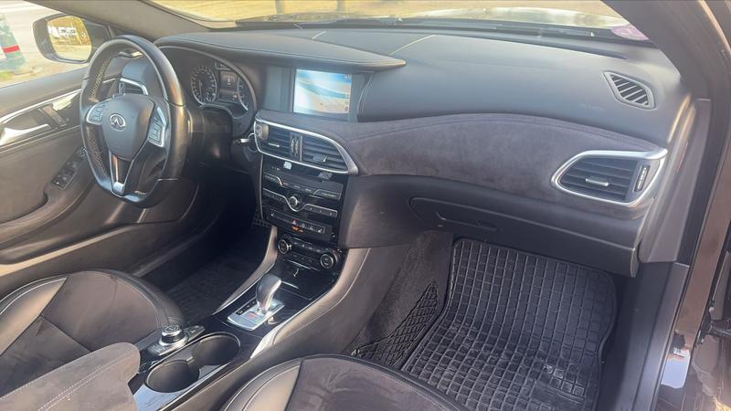 Infiniti Q30 2.0 t 211 Awd 7dct Luxe Tech - Automatique Entretien constructeur