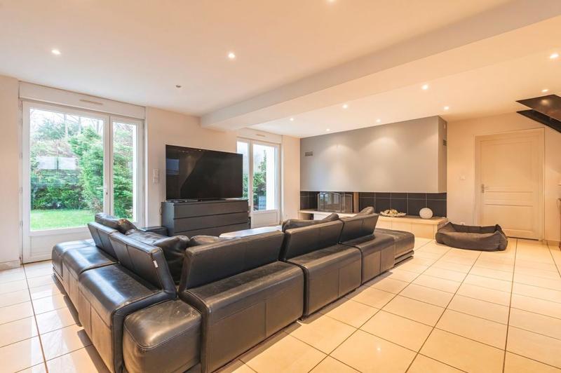 Maison - 260 m² - 8 pièces