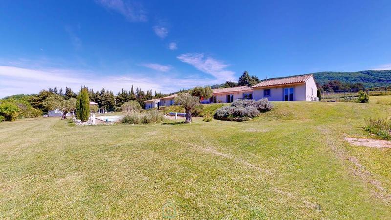 Maison - 313 m² - 11 pièces