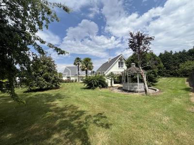 Pavillon - 220 m² - 9 pièces