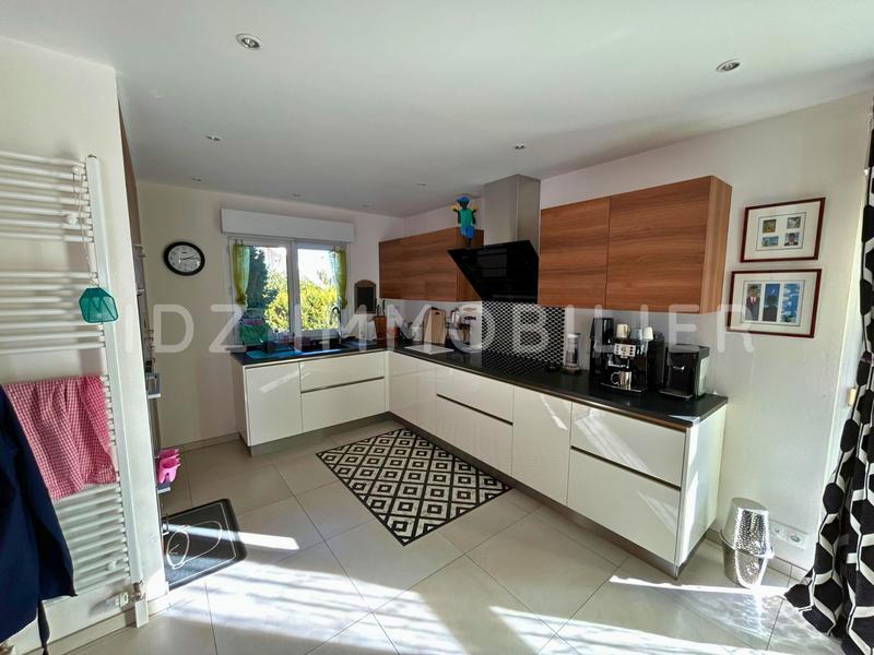 Villa - 221 m² - 6 pièces