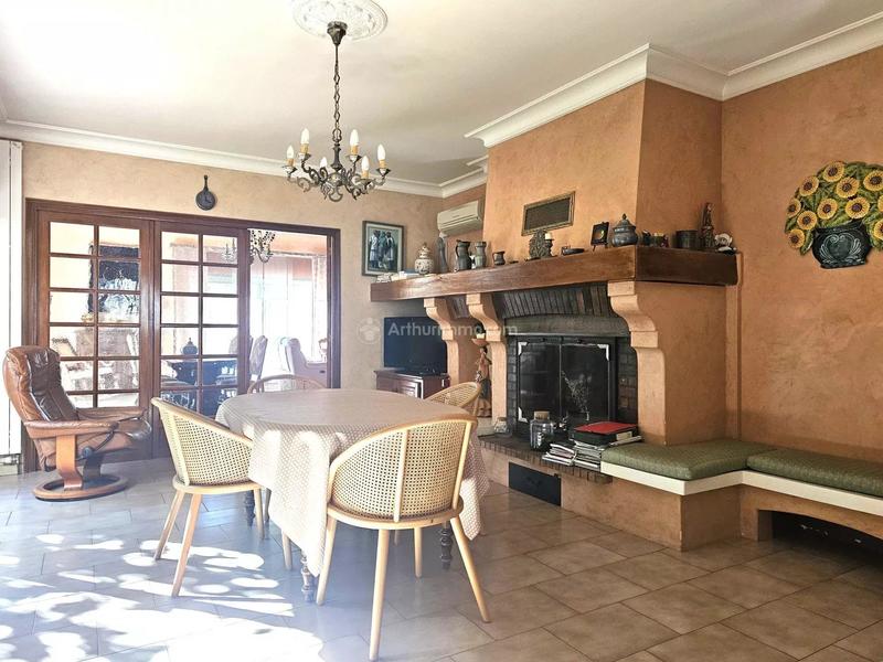 Maison - 280 m² - 8 pièces