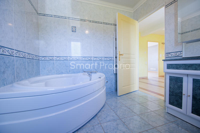 Propriété - 348 m² - 10 pièces