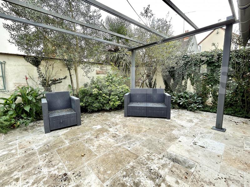 Maison - 280 m² - 10 pièces