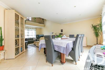 Maison - 213 m² - 7 pièces