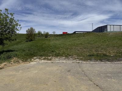 Terrain commercial - 2 000 m²