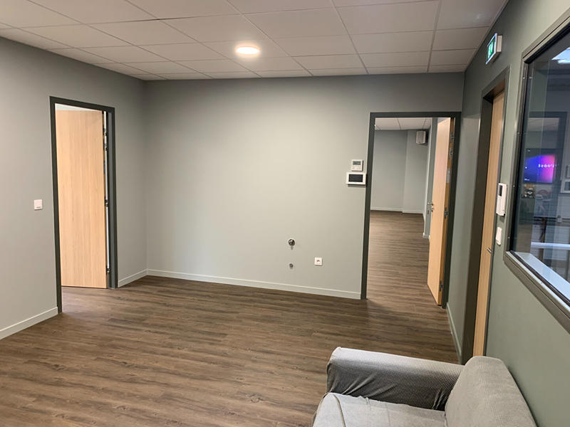 Local d'activité / Entrepôt - 360 m² - 6 pièces