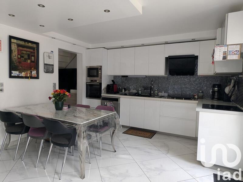 Maison - 90 m² - 5 pièces