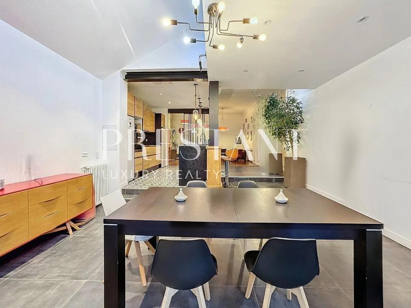 Maison - 200 m² - 7 pièces