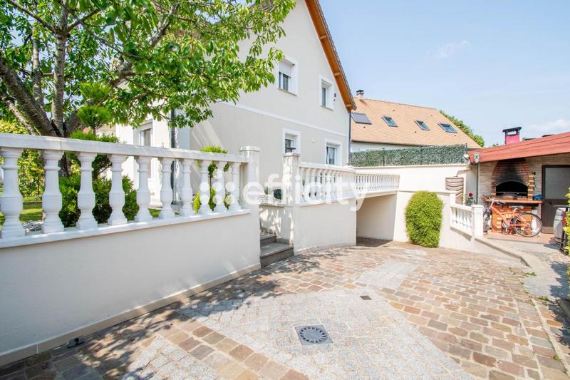 Pavillon - 140 m² - 7 pièces