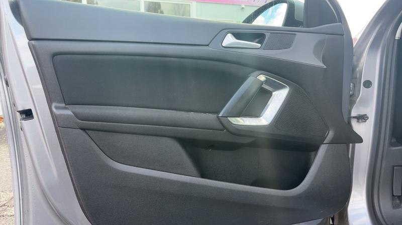 Peugeot 308 II 1.5 BlueHDi 130 Eat6 Active - Automatique