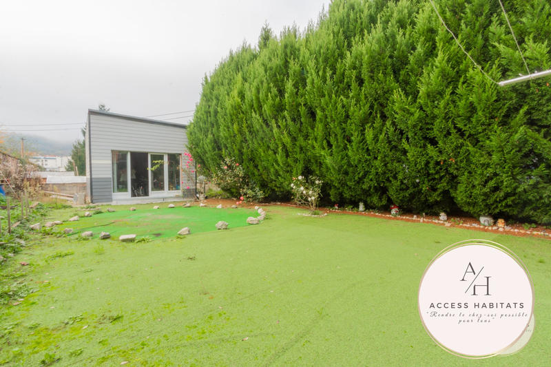 Maison - 219 m² - 8 pièces