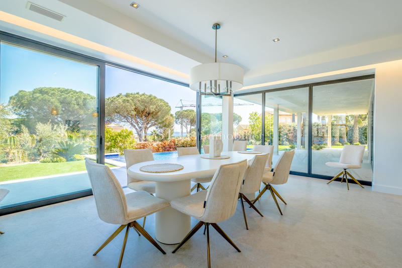 Villa - 370 m² - 6 pièces