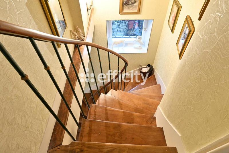 Maison - 189 m² - 8 pièces