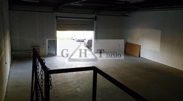 Entrepôt - 330 m²