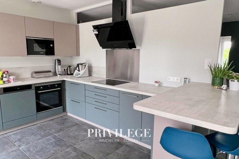 Maison - 184 m² - 6 pièces