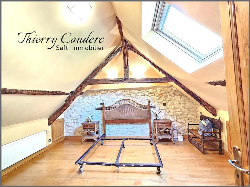 Maison - 213 m² - 9 pièces