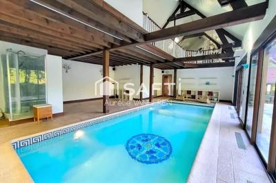 Maison - 291 m² - 11 pièces