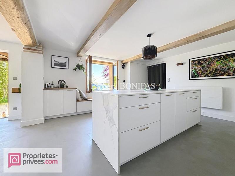 Maison - 202 m² - 6 pièces