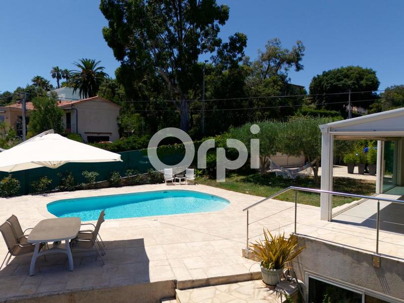 Villa - 253 m² - 6 pièces