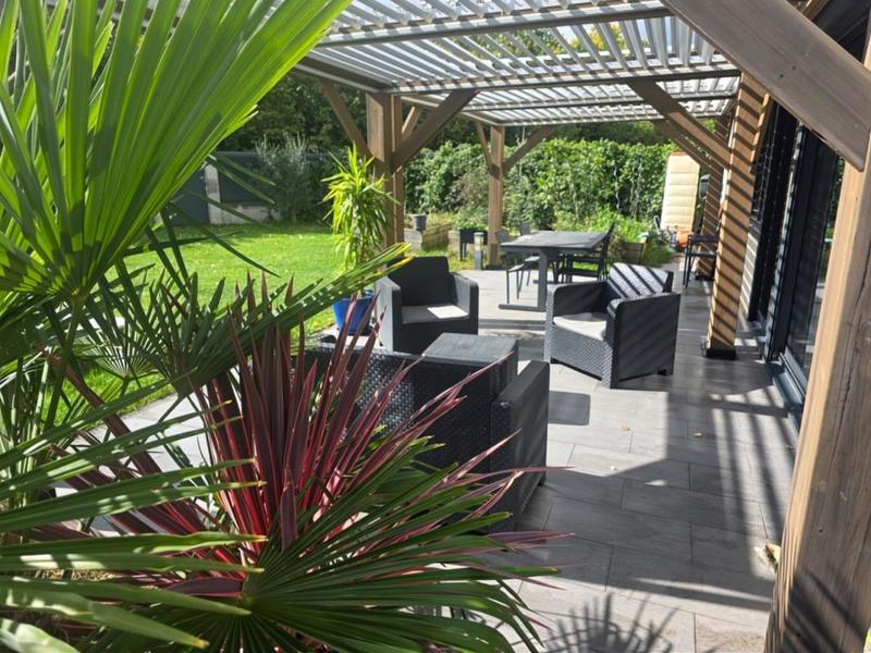 Pavillon - 180 m² - 7 pièces