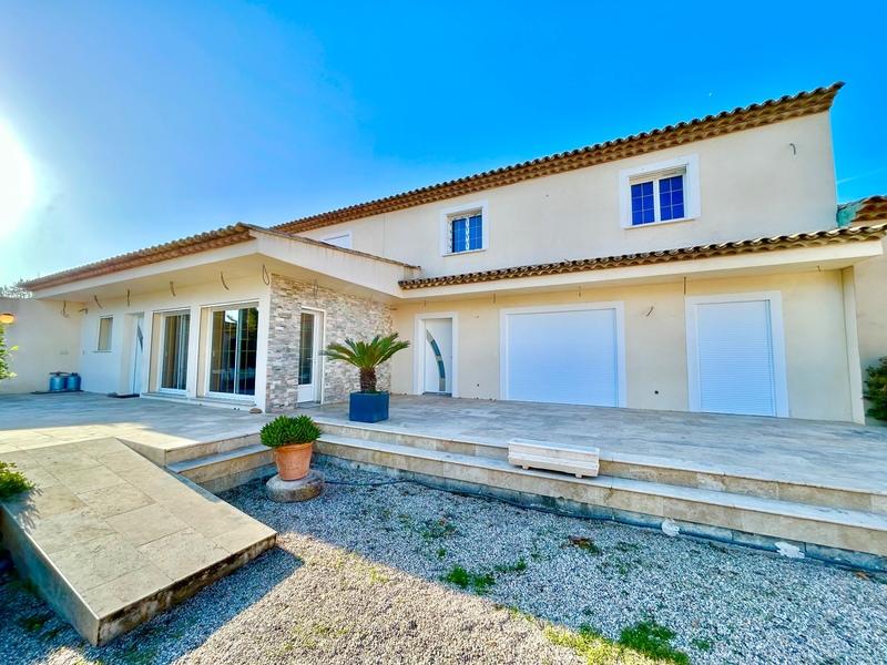 Maison - 687 m² - 12 pièces