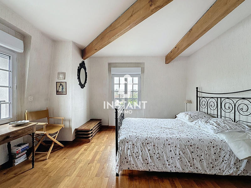 Maison - 240 m² - 10 pièces