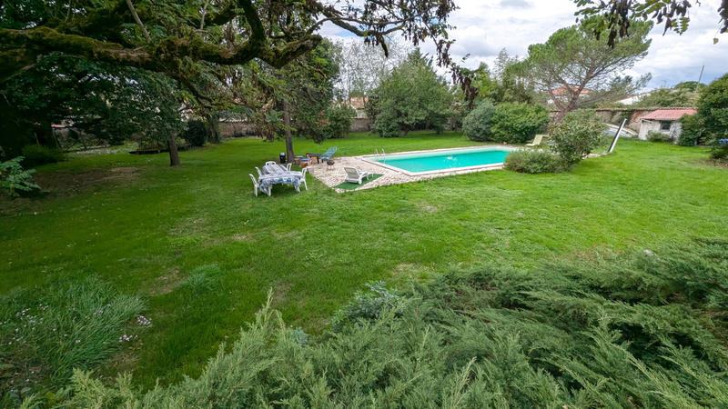 Maison - 202 m² - 8 pièces