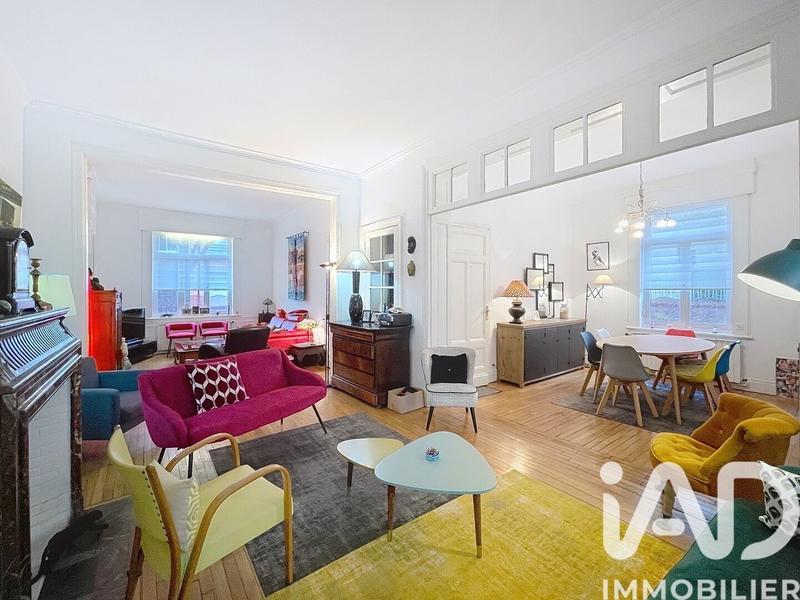 Maison - 239 m² - 9 pièces