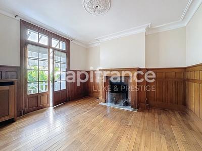 Maison de ville - 181 m² - 9 pièces