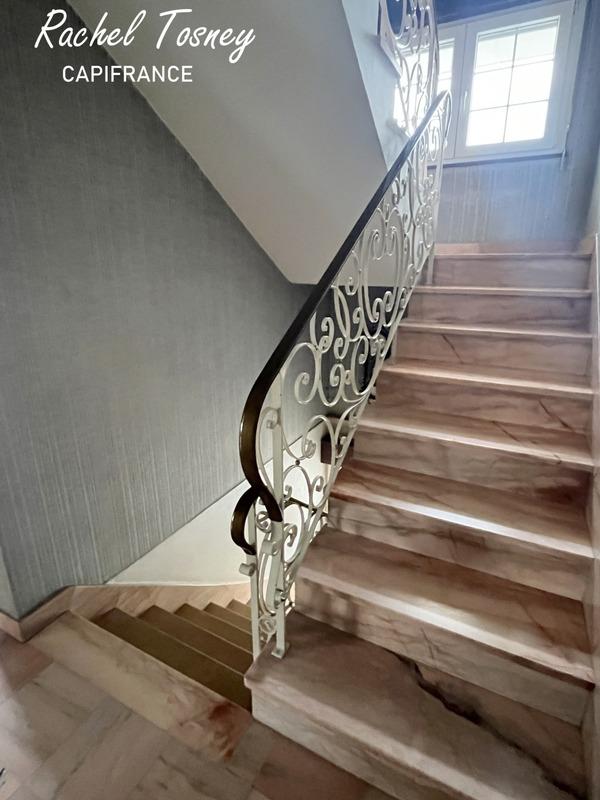 Maison bourgeoise - 200 m² - 8 pièces