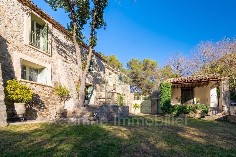 Mas - 298 m² - 8 pièces