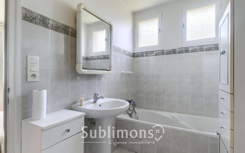 Maison traditionnelle - 144 m² - 8 pièces