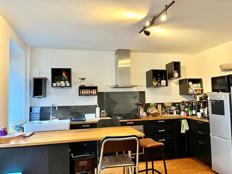 Maison - 230 m² - 13 pièces