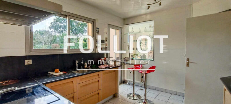 Maison - 152 m² - 8 pièces