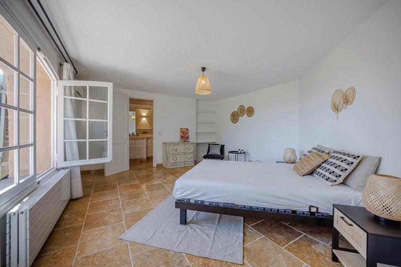 Maison - 205 m² - 6 pièces