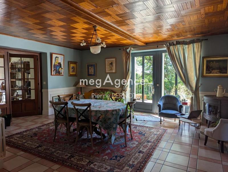 Maison en pierre - 251 m² - 8 pièces