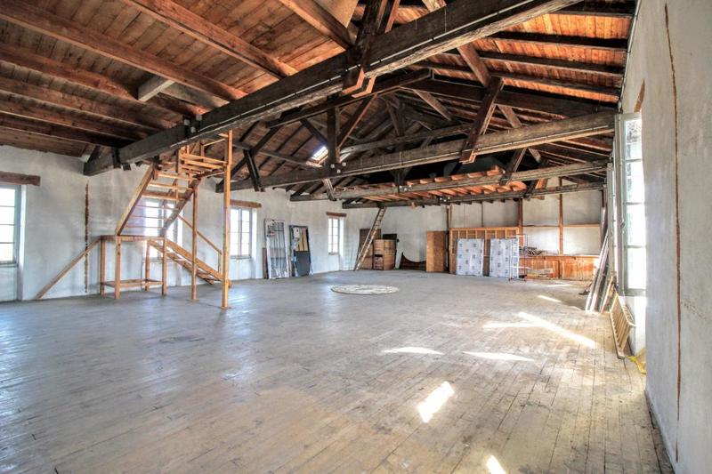 Maison - 610 m² - 2 pièces