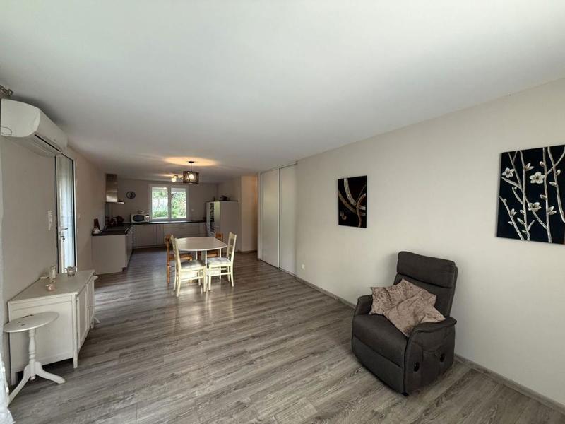 Propriété - 223 m² - 6 pièces